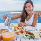 Ce să mănânci în vacanță: cum să te bucuri de gusturi noi echilibrat, fără regrete, oriunde ai merge