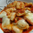 Gnocchi cu sos de rosii,ciuperci si mozzarella