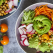 Salata oricărui anotimp: Rețetă ușoară de salată Buddha bowl
