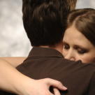 Cand un barbat imbratiseaza o femeie, el inchide un cerc… 