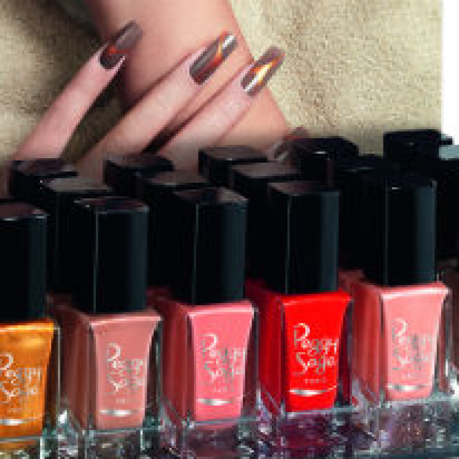 Manichiura luminoasa pentru vara