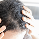 Firele albe: cum poate vitamina B5 să încetinească procesul de îmbătrânire a părului