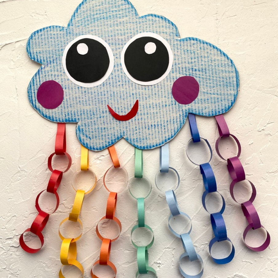 Norul zâmbărici cu picături de ploaie curcubeu. Materialele folosite sunt hârtia și cartonul.