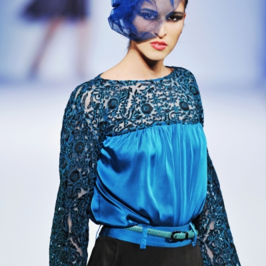 Albastru si ornamente 