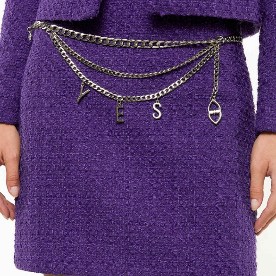 Curea metalică de la Motivi, din trei lanțuri, cu litere suspendate și detaliu metalic șic 