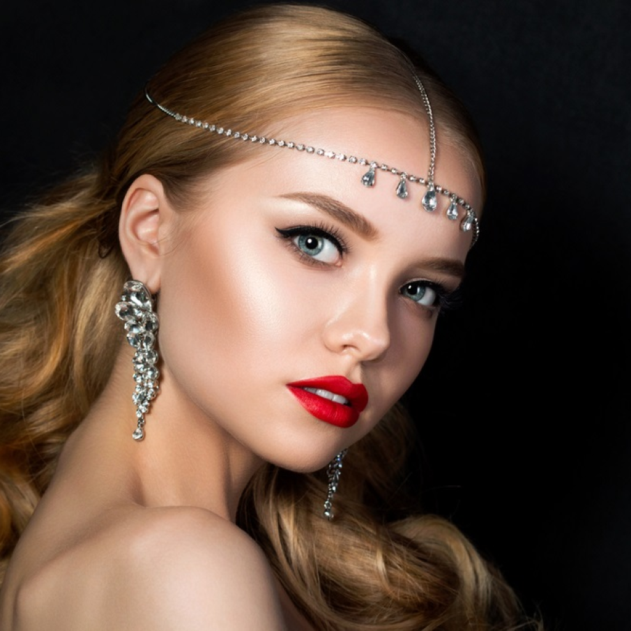 Iată un bun exemplu de cum poți aduce 5 stropi din farmecul Orientului la un eveniment de seară