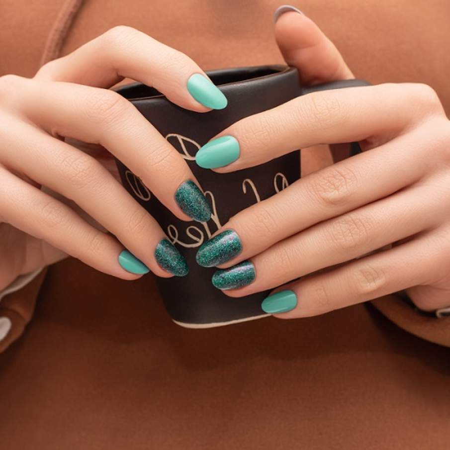 Nici verde, nici albastru