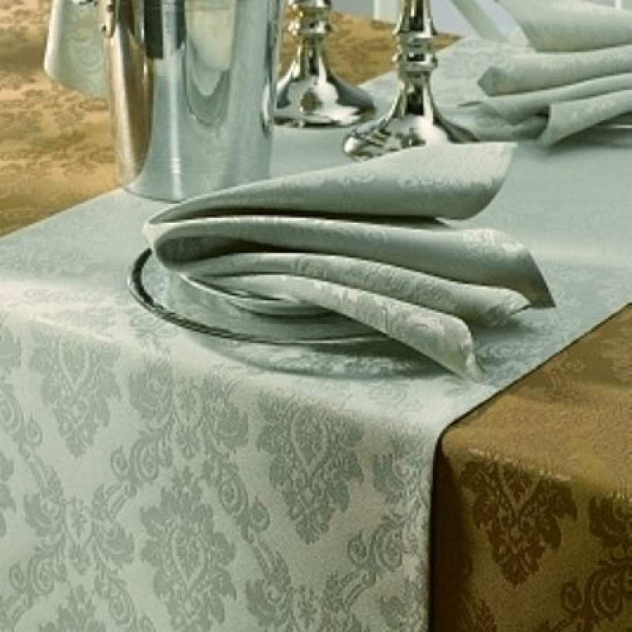 Față de masă Sander Basics Brillant cu protecție anti-pată, în nuanță de gri argintiu