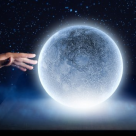 Eu sunt acolo... Citeste frumoasa si singura rugaciune care a ajuns vreodata pe Luna! 