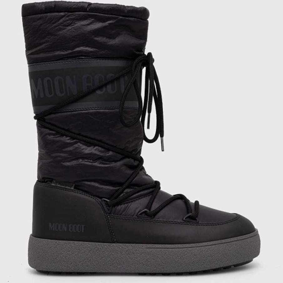 Cizme negre pentru zăpadă din colecția Moon Boot, confecționate din combinația materialului textil cu pielea ecologică. Au o rezistență crescută la apă
