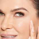 Avon revoluționează îngrijirea pielii și introduce tehnologia Protinol în cremele anti-rid ANEW