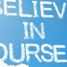 Capul sus! 19 lucruri pe care le fac oamenii siguri de ei