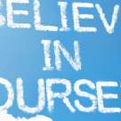 Capul sus! 19 lucruri pe care le fac oamenii siguri de ei