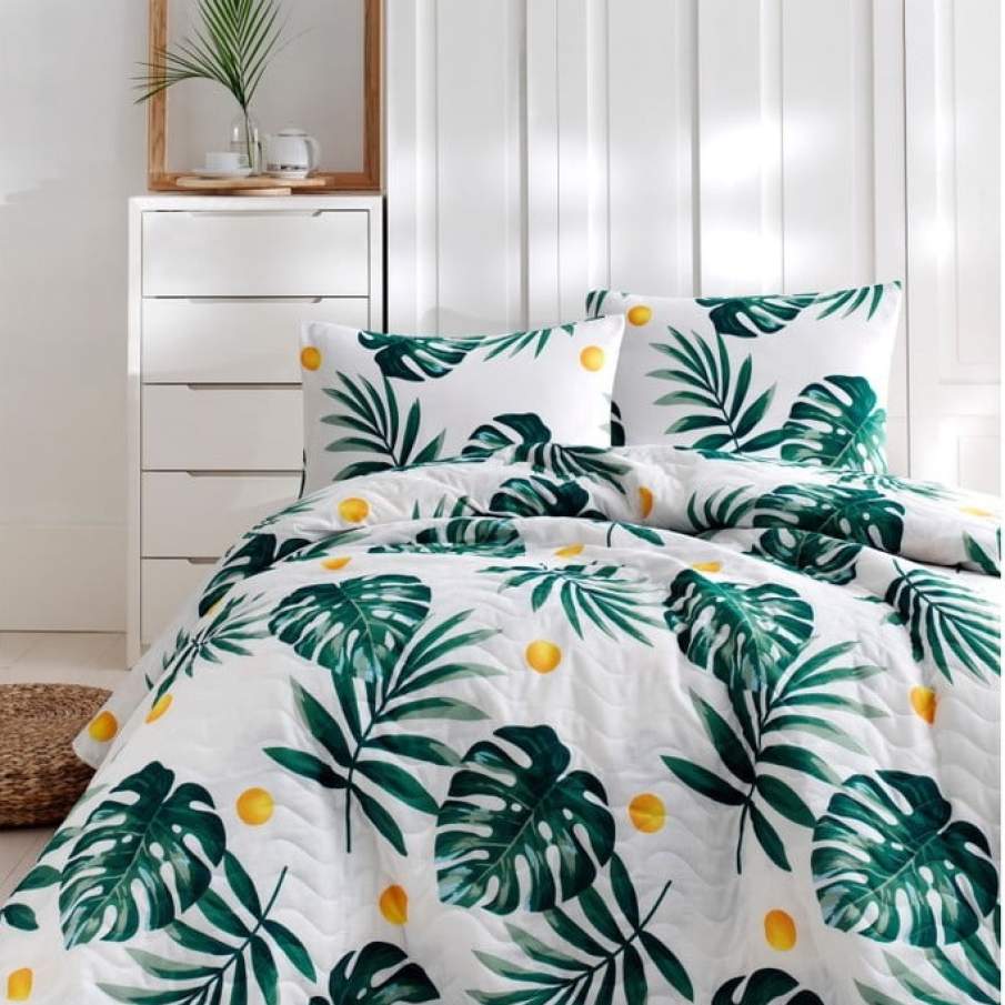 Set cuvertură și 2 fețe de pernă din bumbac Masso Jungle, cu un imprimeu vesel, dar modern în același timp, inspirat de natură 