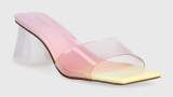 Papuci Aldo în nuanță de roz transparent, confecționați din material sintetic, neporos. Tocul este gros, la rândul său transparent 