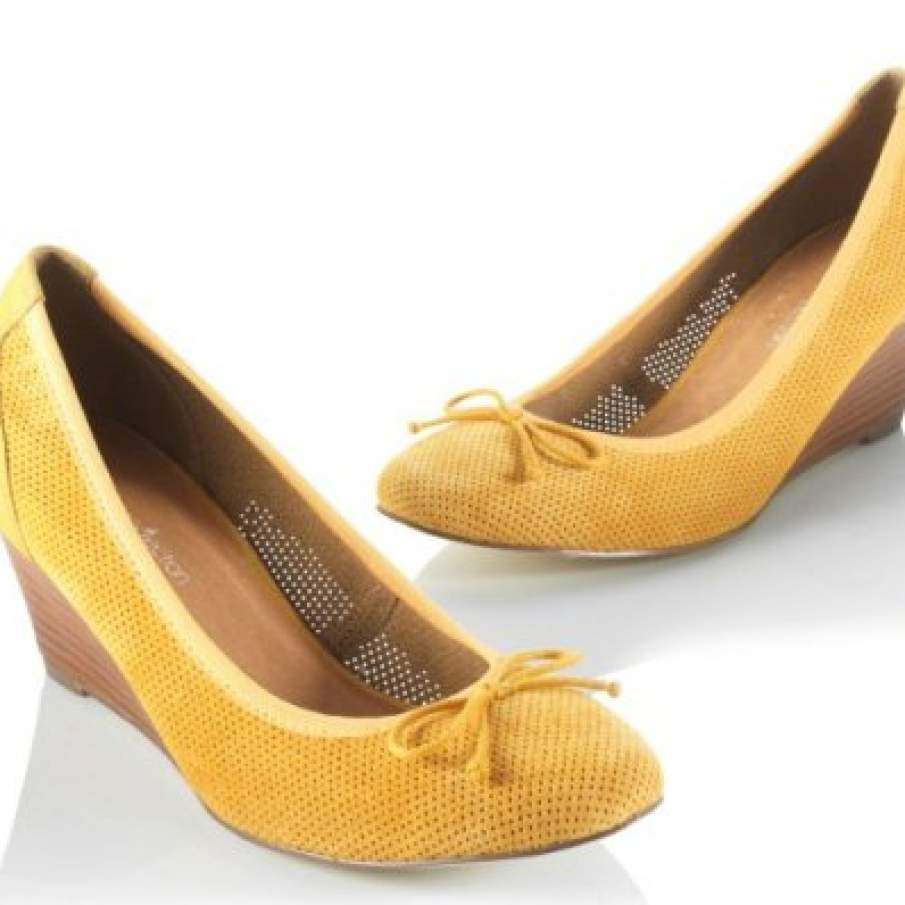 Pantofi din piele perforata