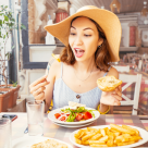 Ce ar trebui să mâncăm în zilele toride: cum ocolești capcanele nutriționale atunci când comanzi de mâncare