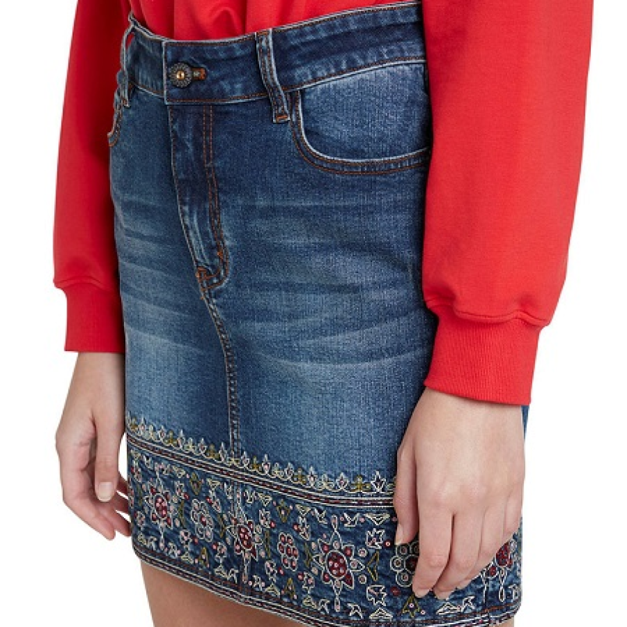 Fusta de blugi cu imprimeu brodat 