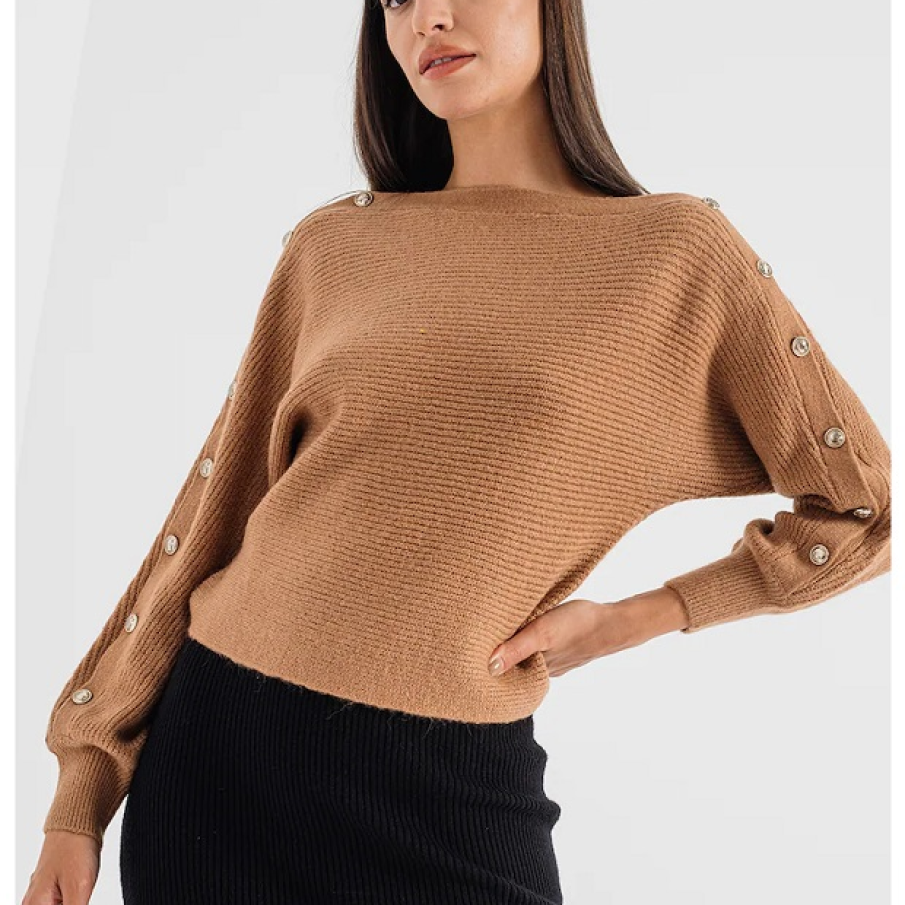 Pulover maro caramel de la Guess Jeans, cu nasturi metalici decorativi