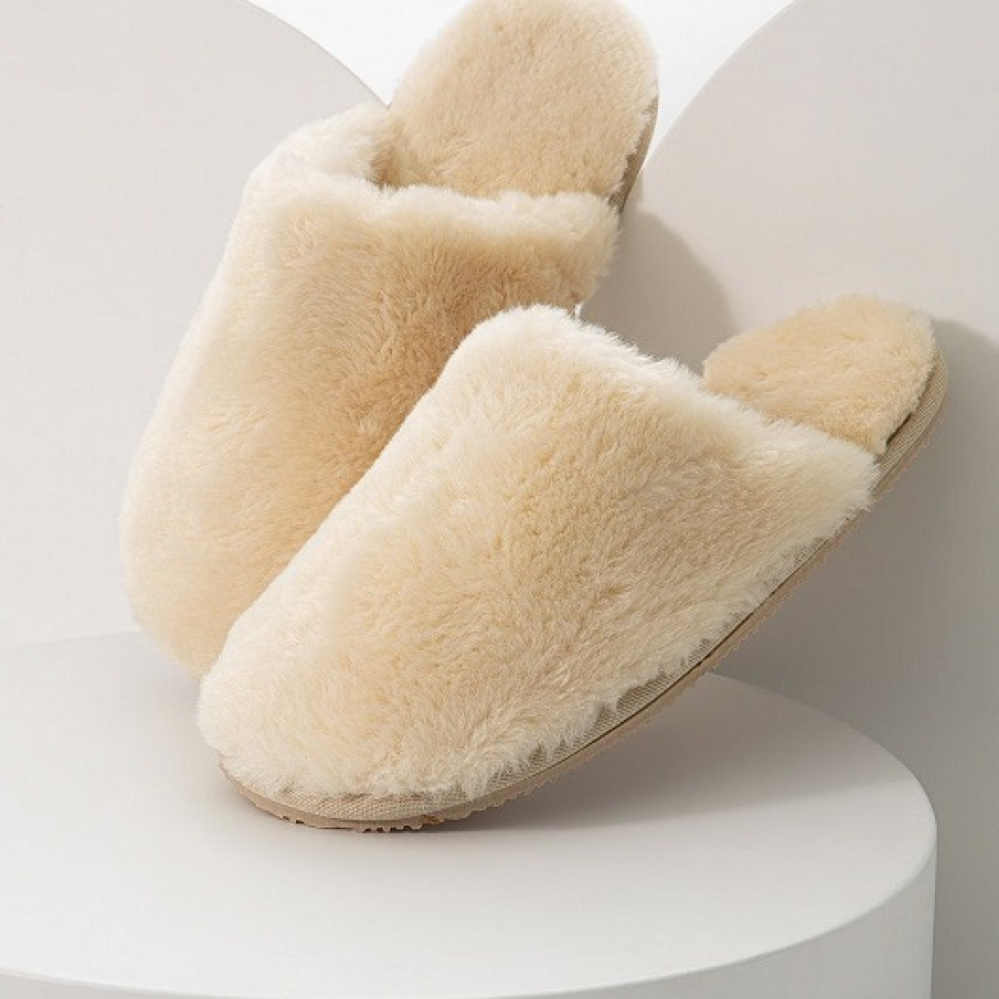 Papuci de casă alb ivory din colecția Answear Lab cu talpaă din gumă și interior confortabil, moale și pufos 