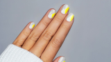 Gri și galben pe unghii - culorile oficiale ale anului 2021 