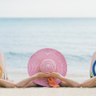 Pălării de soare pentru zile caniculare și ținute chic