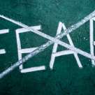 Exercitiu anti-frica. Cum sa demontezi o matrice mentala construita pe frica