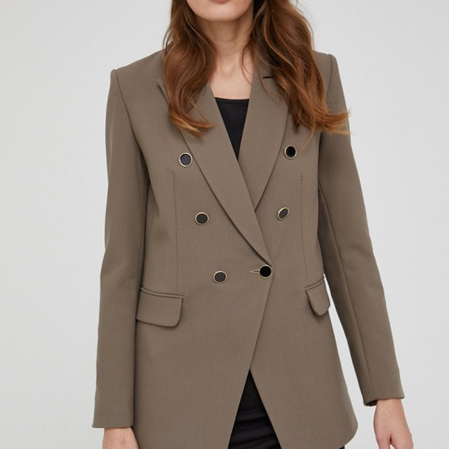 Un sacou superb Answear Lab, parțial decupat frontal, cu butoane decorative 