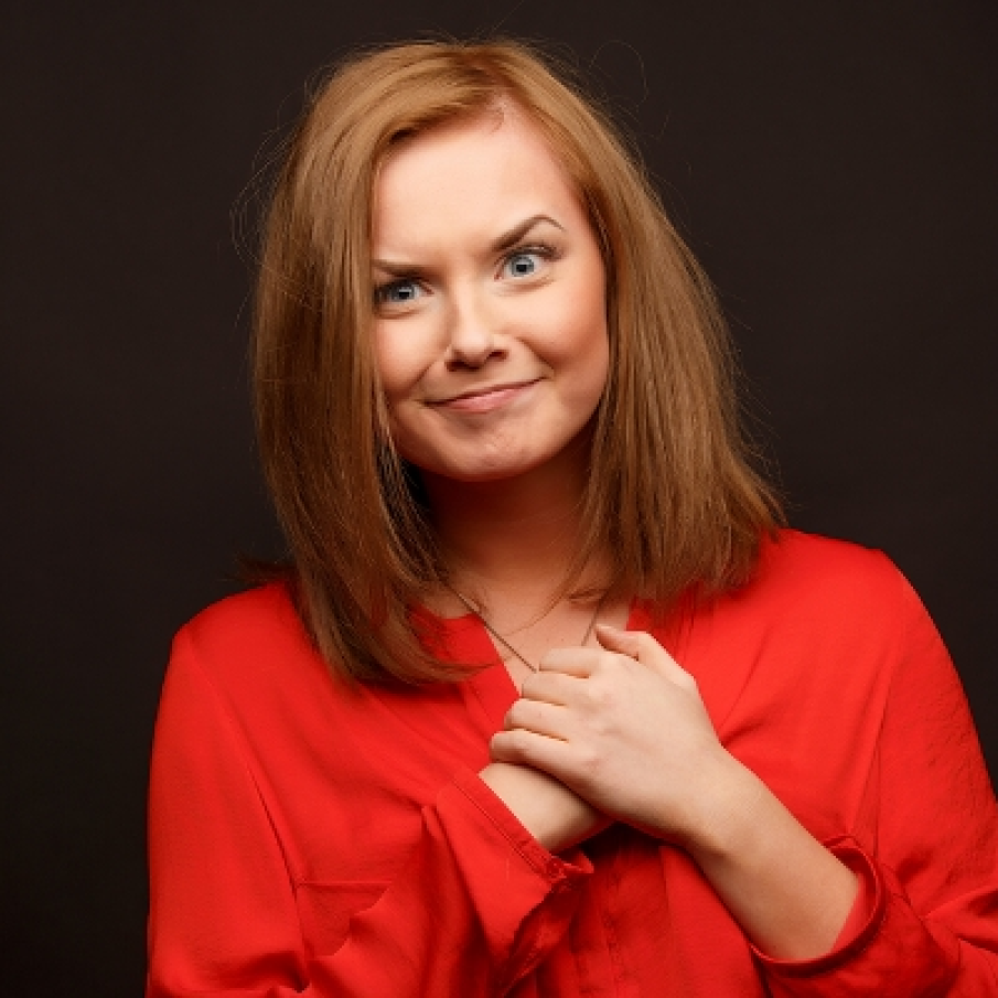 Cand a mai rams o singura prajitura, tanara s-a gandit cu ranchiuna: “Acum oare ce va face nesimtitul acesta?”