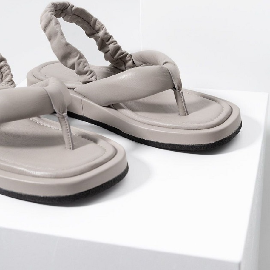 Sandale în stil șlapi, cu talpă confortabilă și detaliu tip pernă 