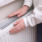 De unde vine căldura din calorifer? O poveste despre energie, pe înțelesul copiilor