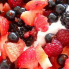 Tort cu fructe de vara