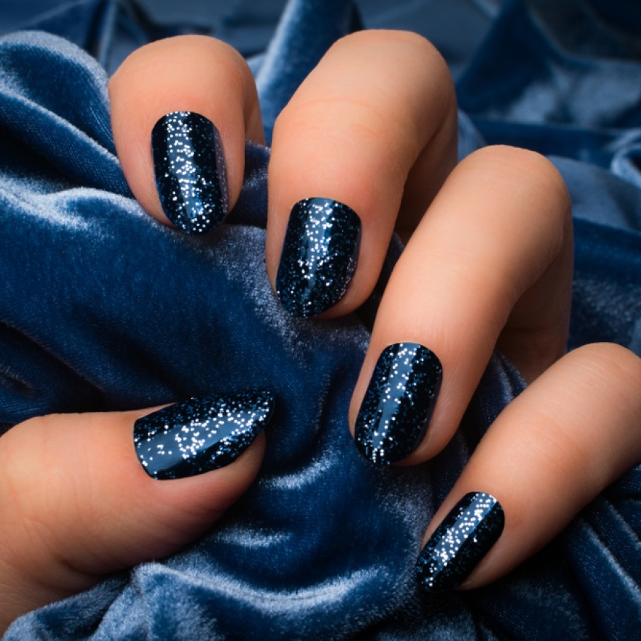 Albastru profund, de noapte, cu străluciri de glitter 