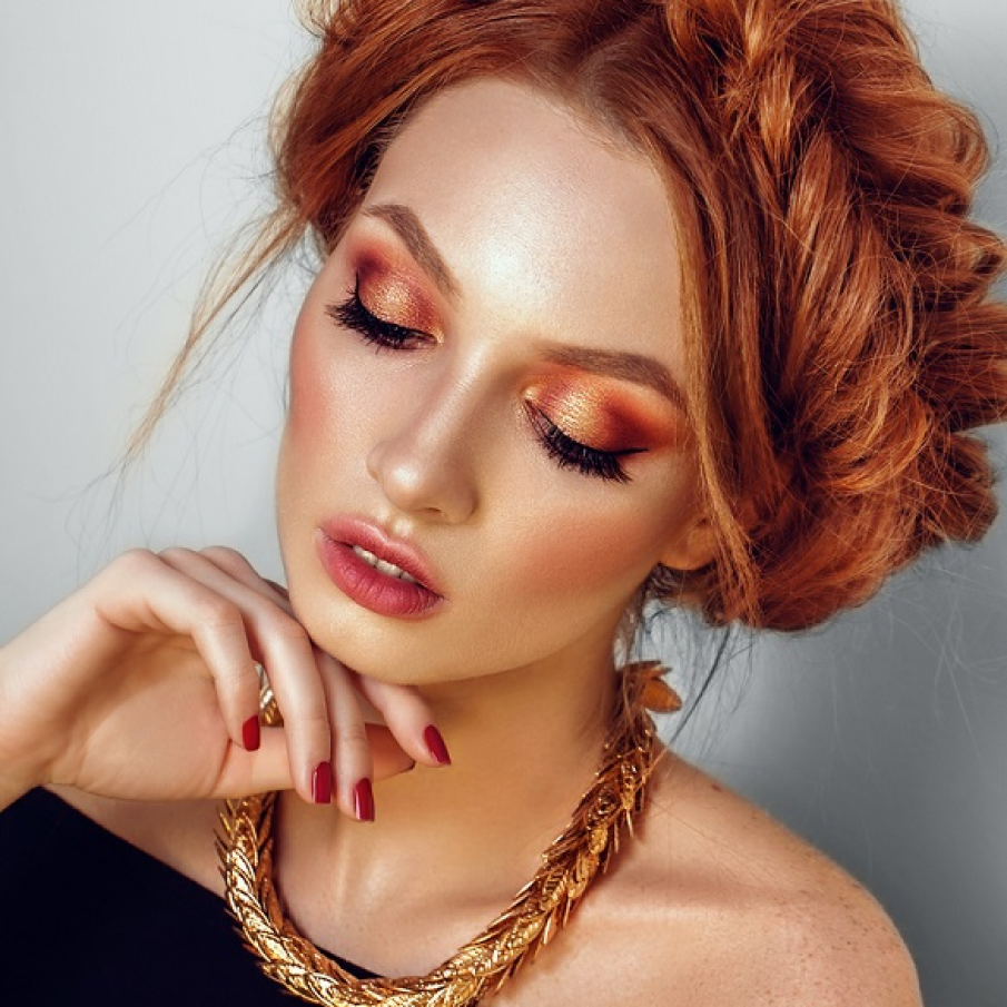 Machiaj de toamna aramiu, cu tonuri de cupru 