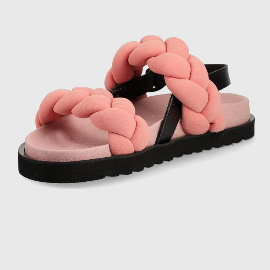 Sandale cu barete pufoase și talpă din gumă, în nuanțe contrastante de roz și negru, ce combină materialul textil cu cel ecologic.