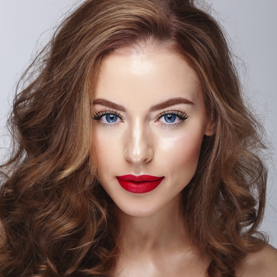 Rujul roșu perfect pe pielea perfectă 