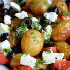 Salata calda cu cartofi noi