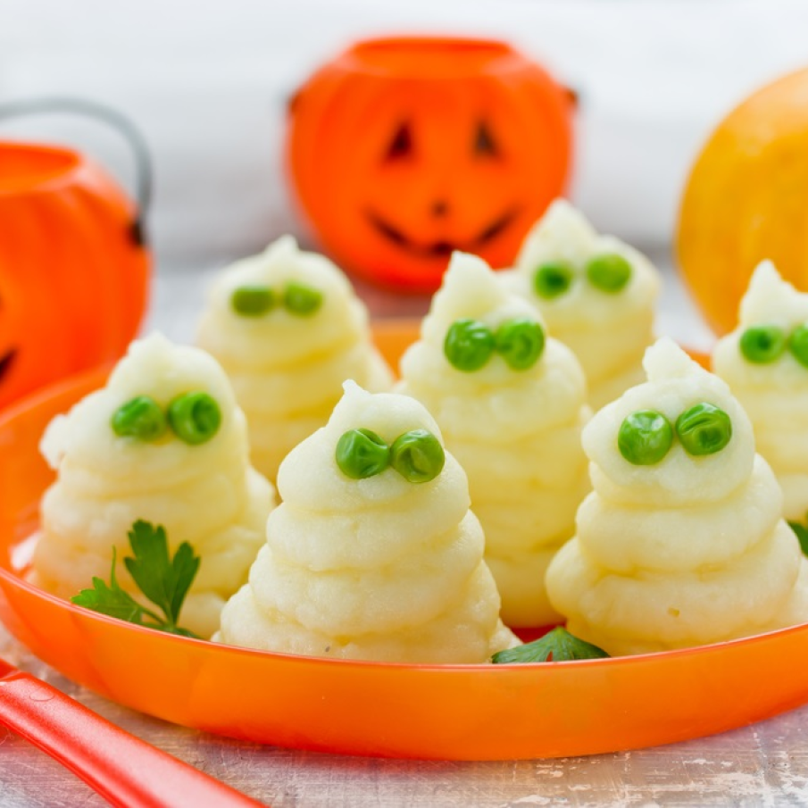 Fantomițe cu ochi verzi pentru masa de Halloween 