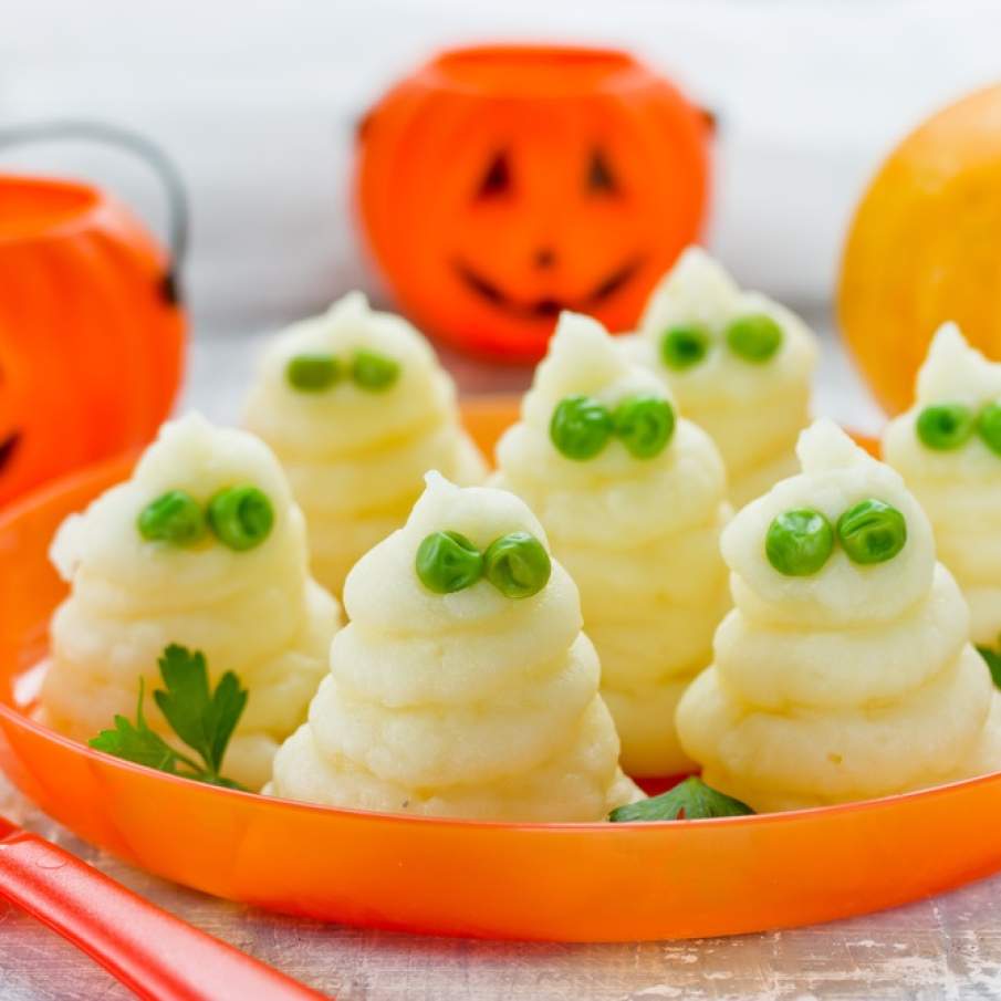 Fantomițe cu ochi verzi pentru masa de Halloween 