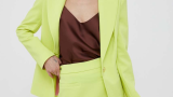 Sacou Artigli în nuanță de verde lime deschis confecționat din țesătură netedă,  ușoară, plăcută, concepută pentru anotimpurile mai calde