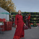 Zalando o prezintă pe Uma Thurman alături de PinkPantheress, într-o viziune cinematografică pentru colecția Toamnă/Iarnă