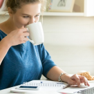 Cum poți să te relaxezi când ai o zi grea la muncă