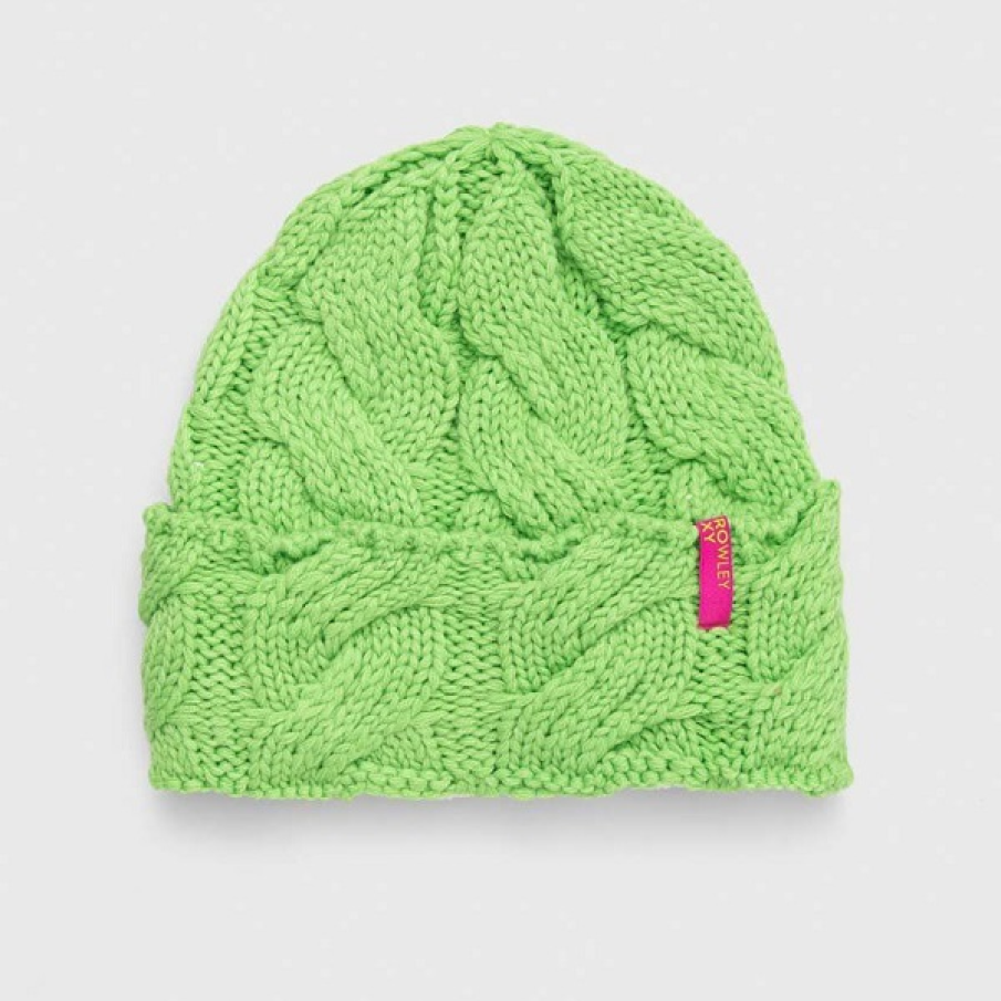 Căciulă verde din colecția Roxy confecționată din tricot neted, cu un mic detaliu roz și inserție interioară moale