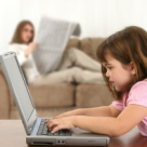 Parintii nu stiu cate ore petrec copiii lor pe Internet