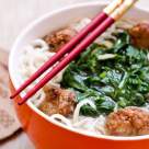 Gateste chinezeste: Supa de taitei cu chiftele si spanac