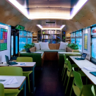 Un autobuz scos din circulație este adus la viață și transformat într-un spațiu educațional pentru copii