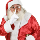 (P) Cadouri pentru bucurestenii care vin sambata in magazinele Secom deghizati in Mos Craciun