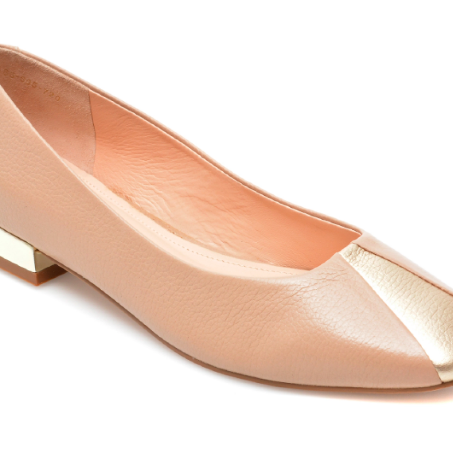 Pantofi cu toc jos, nude cu atingeri aurii, din piele naturală