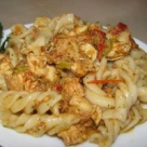 Piept de pui in sos cu macaroane