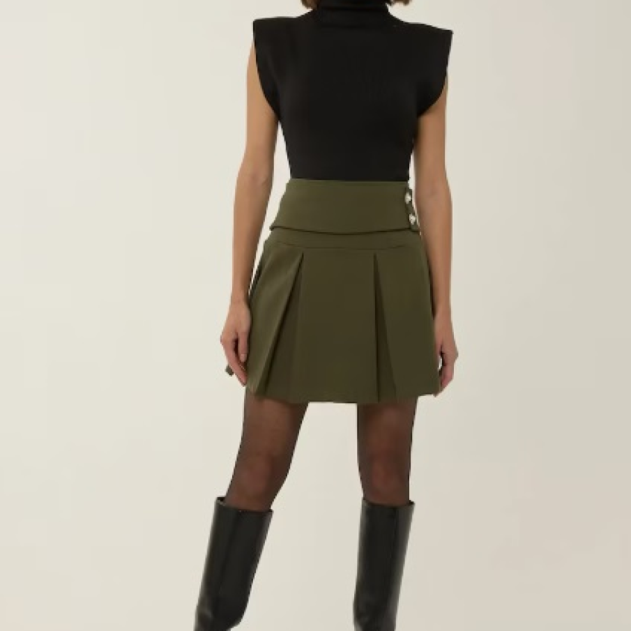 11 modele de fuste plisate și stilate, în tendințe în toamna 2025